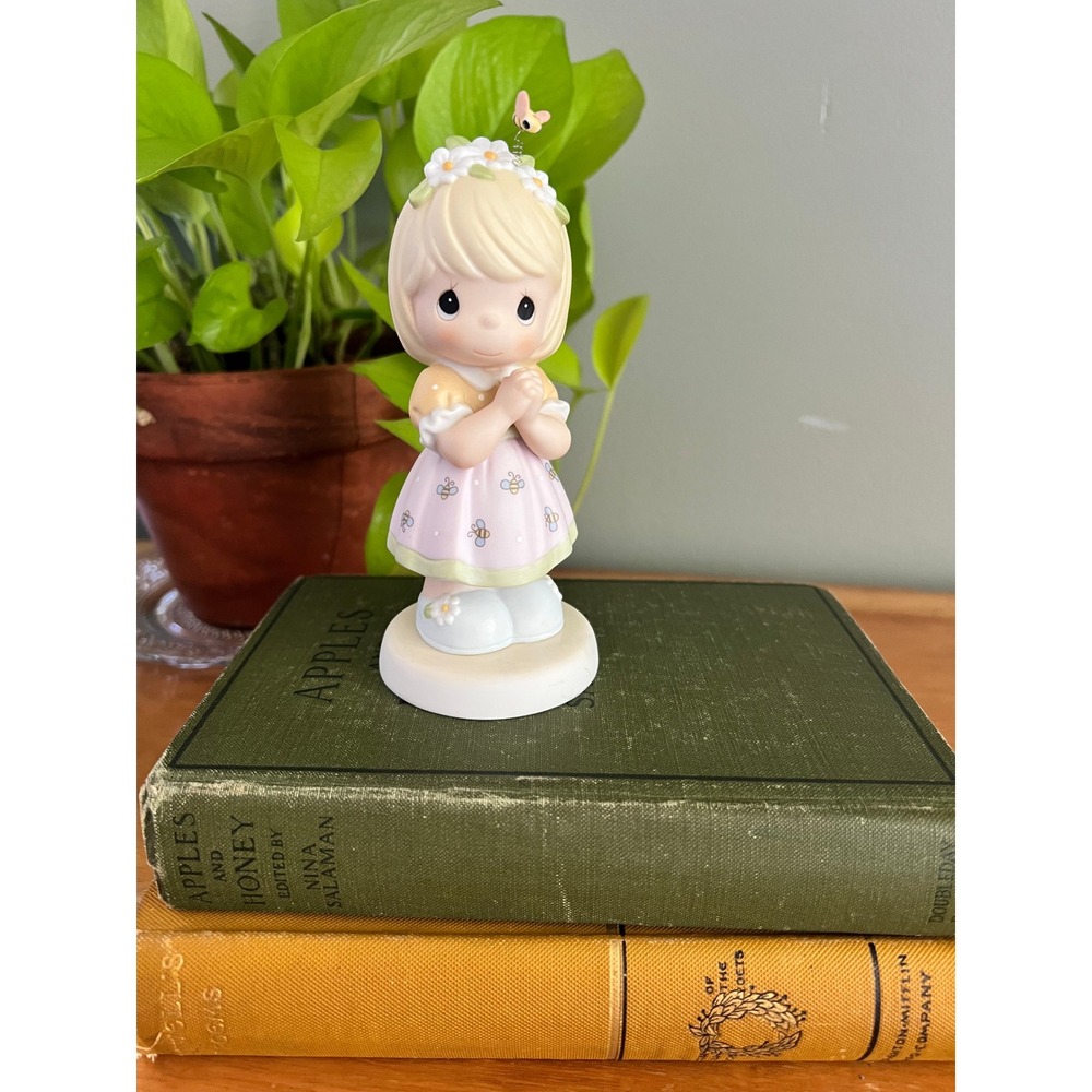 Precious Moments I Am A Bee-liever Figurine 928534 Girl with Bee 2001 Enesco